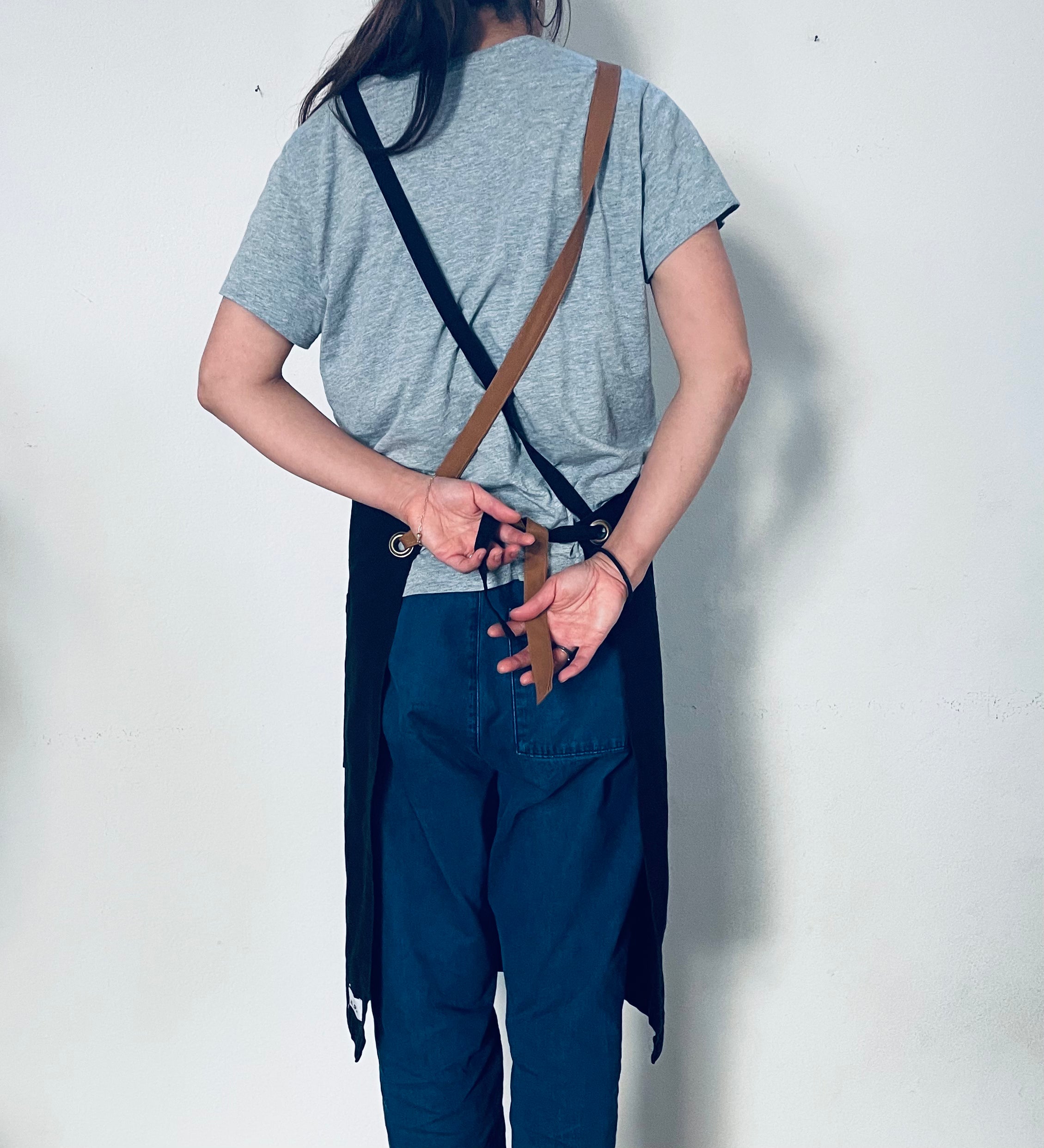 G.K.P. Crossback Apron: Organic Black